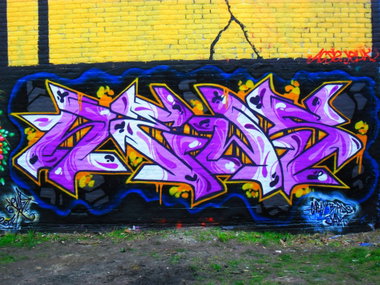 Graffiti Wall - Photo by Newsu