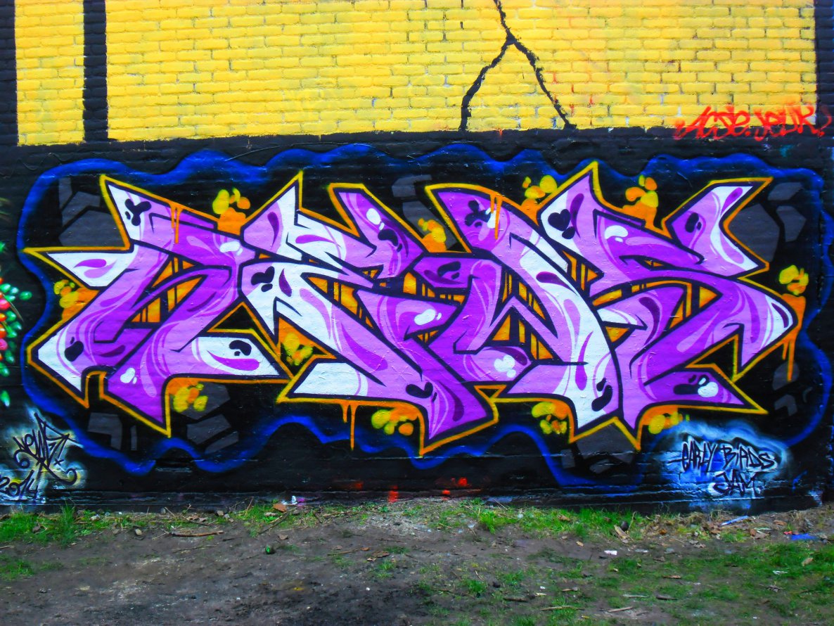 Graffiti Wall - Photo by Newsu