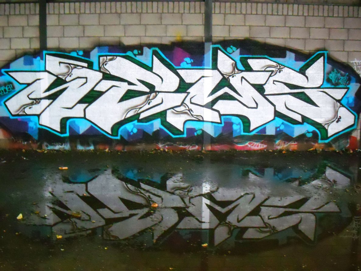 Graffiti Wall - Photo by Newsu