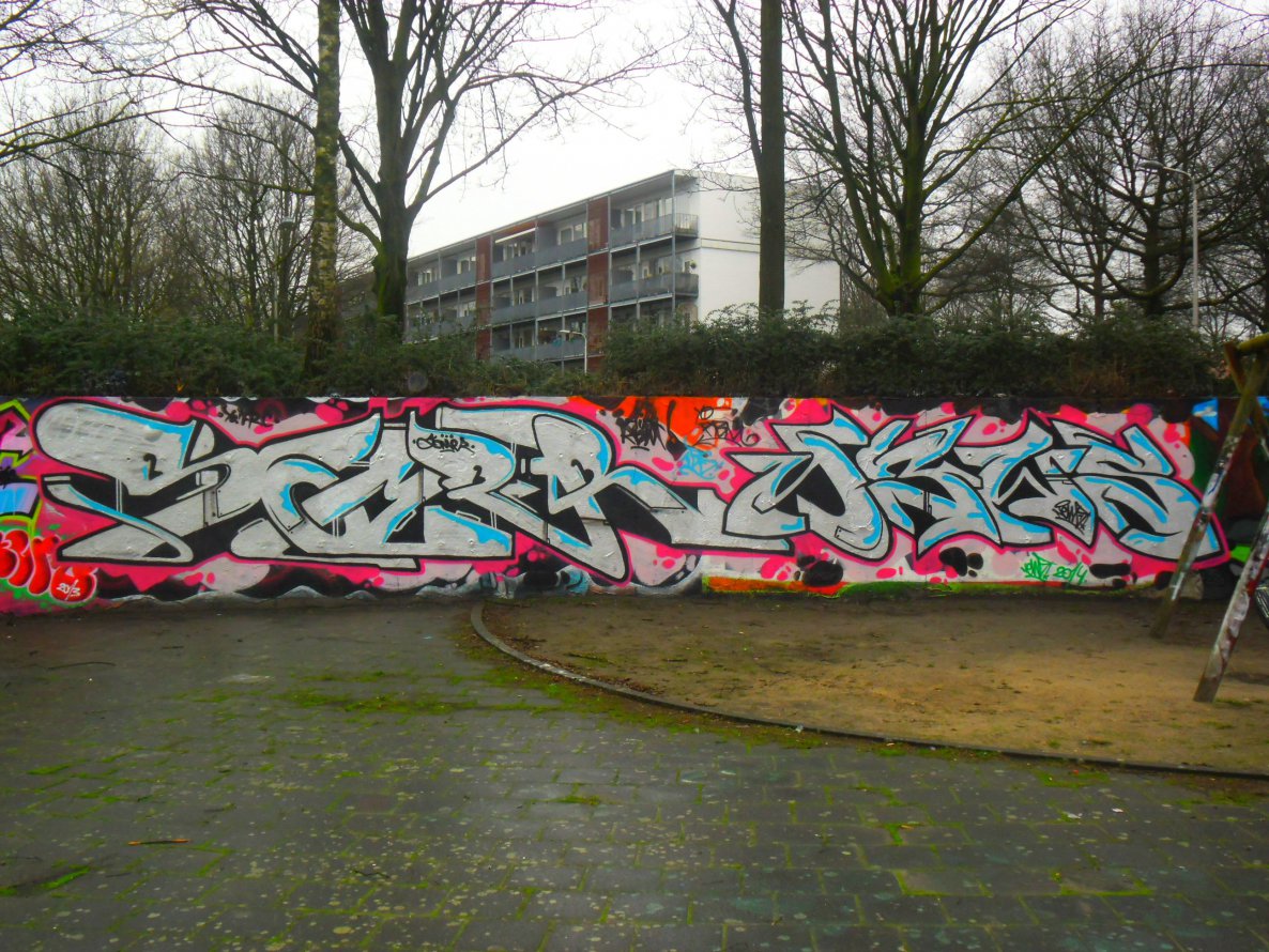 Graffiti Wall - Photo by Newsu
