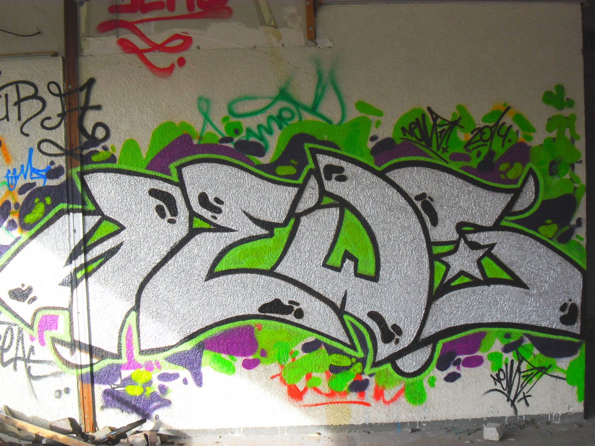 Graffiti Wall - Photo by Newsu