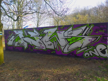 Graffiti Wall - Photo by Newsu