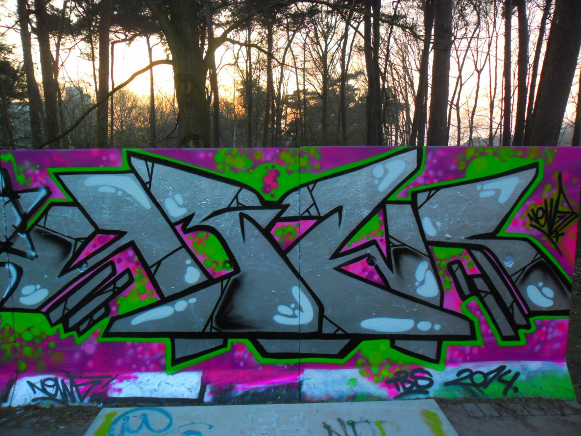 Graffiti Wall - Photo by Newsu