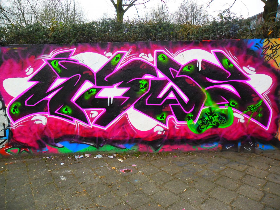Graffiti Wall - Photo by Newsu
