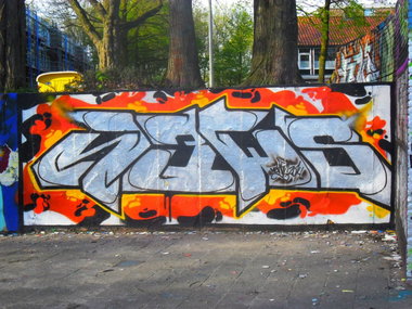Graffiti Wall - Photo by Newsu