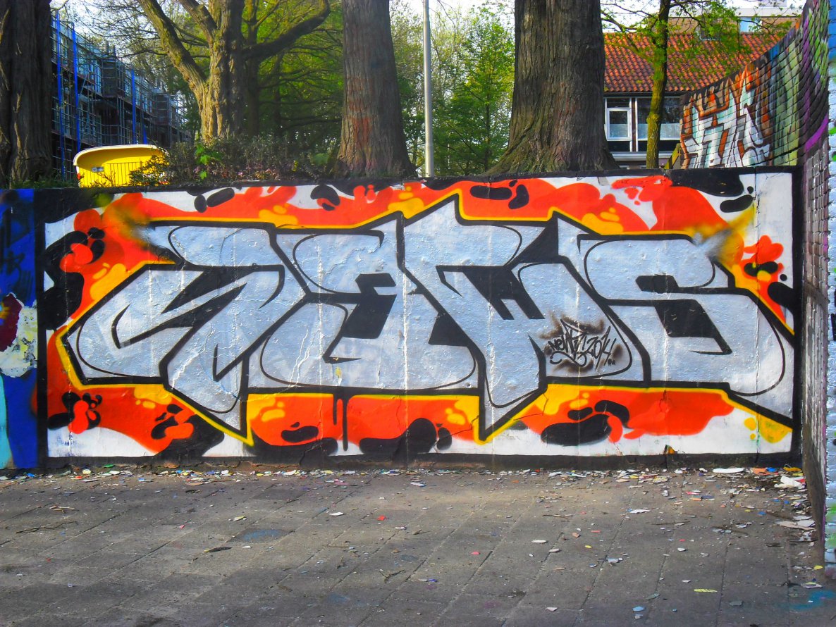 Graffiti Wall - Photo by Newsu