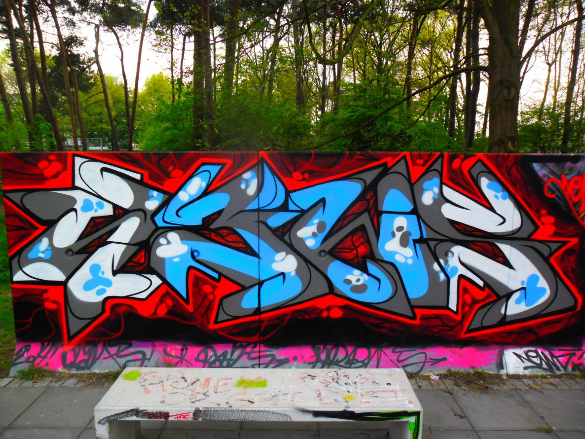 Graffiti Wall - Photo by Newsu