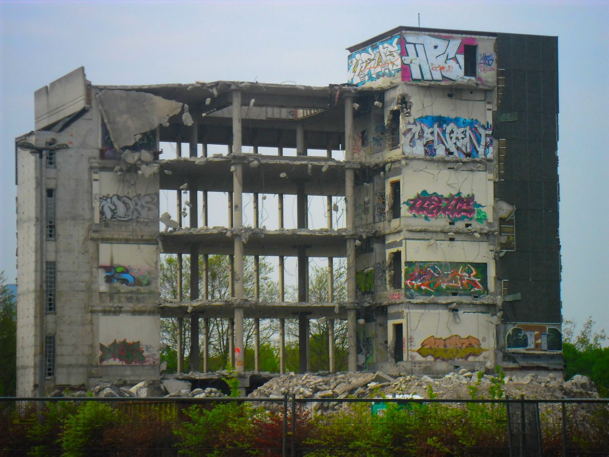 Graffiti Bombing - Photo by Newsu