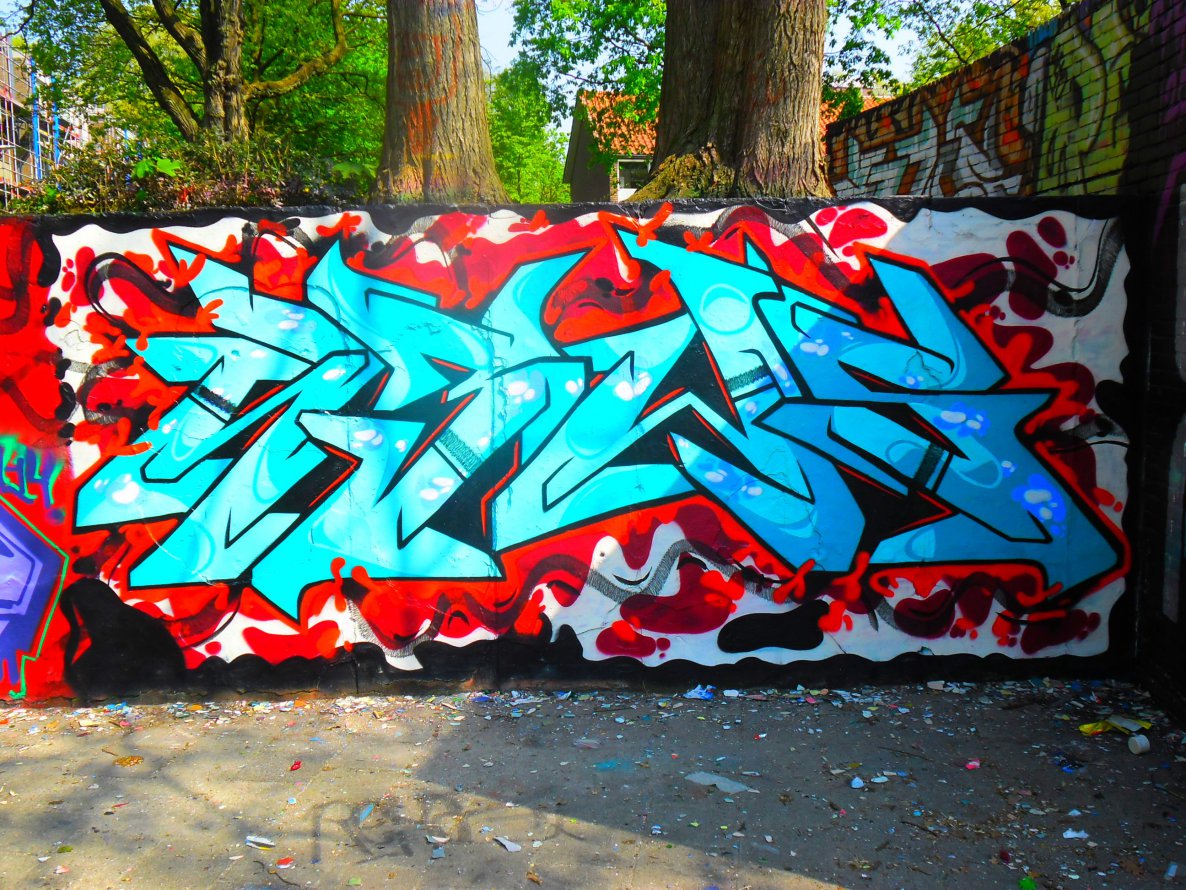 Graffiti Wall - Photo by Newsu