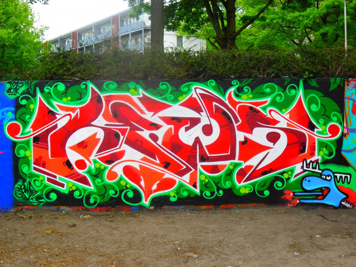 Graffiti Wall - Photo by Newsu
