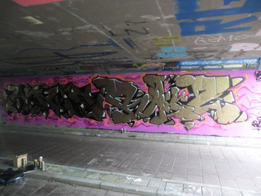 Graffiti Wall - Photo by Newsu