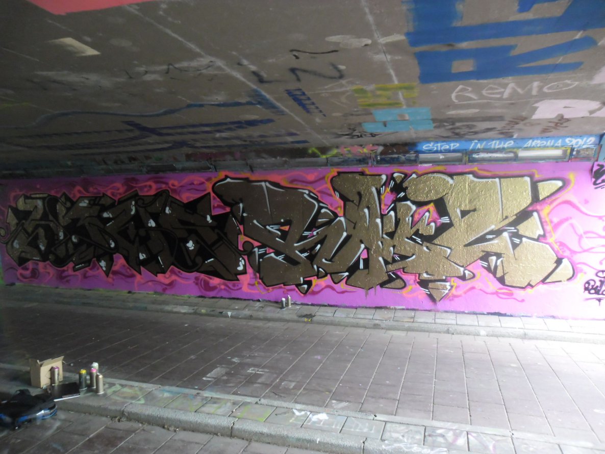 Graffiti Wall - Photo by Newsu