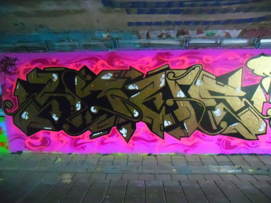 Graffiti Wall - Photo by Newsu