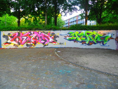 Graffiti Wall - Photo by Newsu