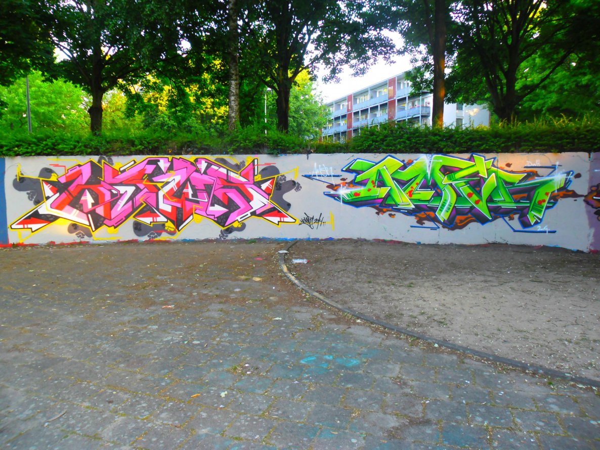 Graffiti Wall - Photo by Newsu