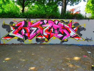 Graffiti Wall - Photo by Newsu