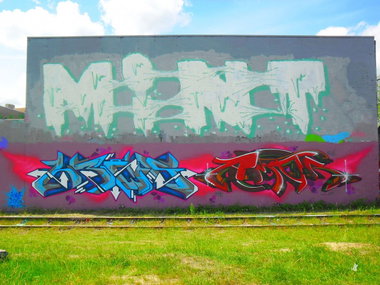 Graffiti Wall - Photo by Newsu
