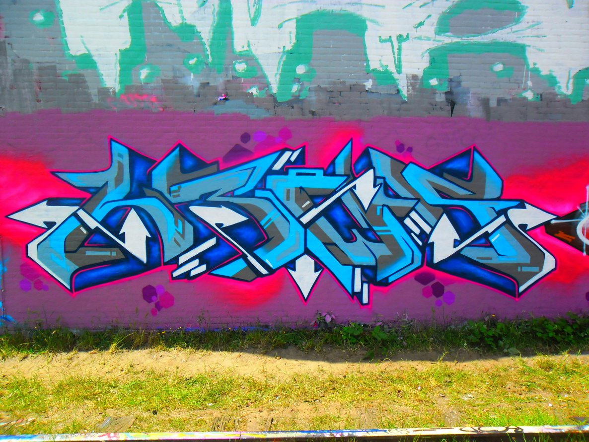 Graffiti Wall - Photo by Newsu