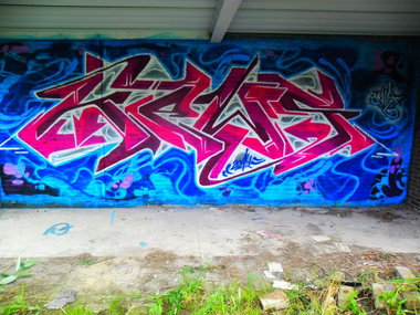 Graffiti Wall - Photo by Newsu