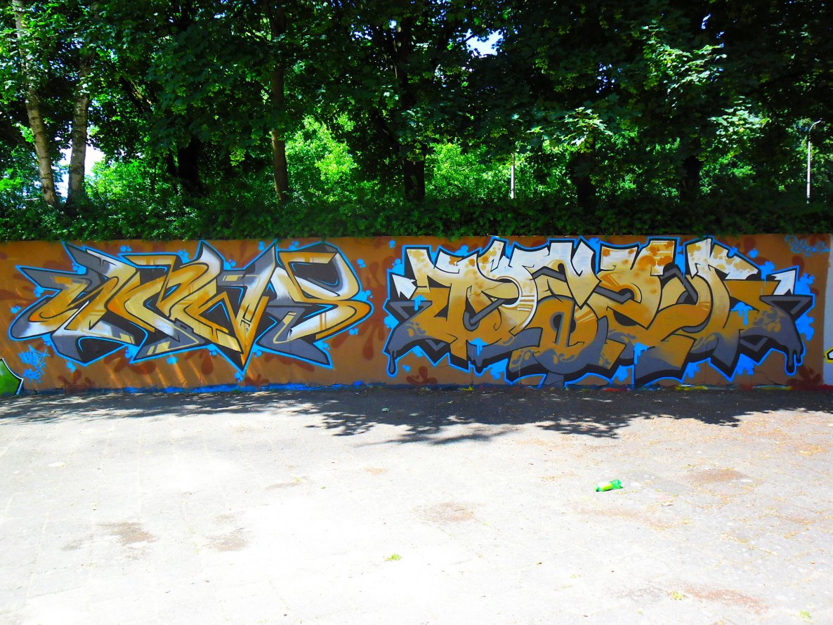 Graffiti Wall - Photo by Newsu