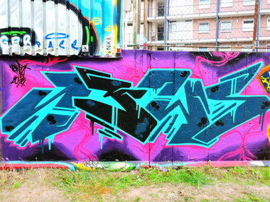 Graffiti Wall - Photo by Newsu
