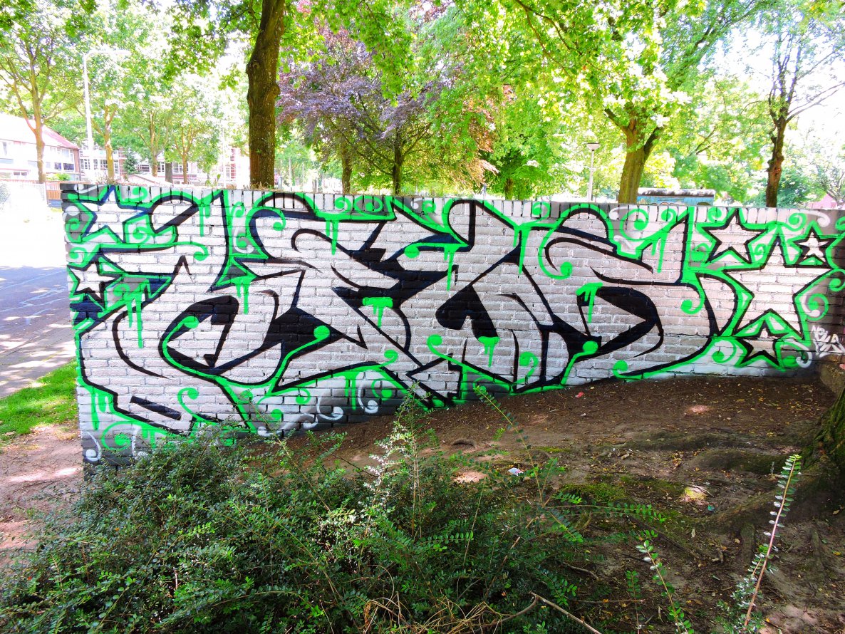 Graffiti Wall - Photo by Newsu