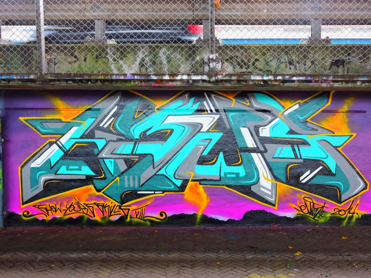 Graffiti Wall - Photo by Newsu
