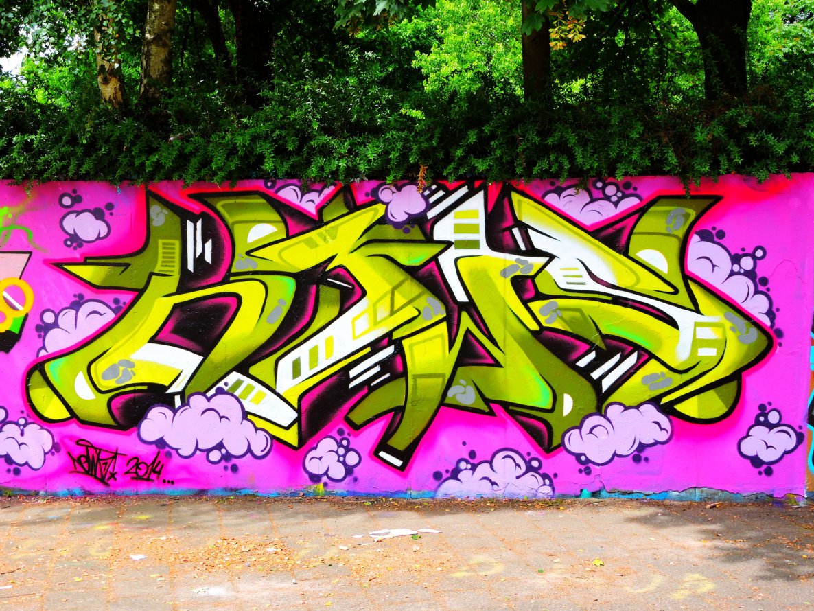 Graffiti Wall - Photo by Newsu