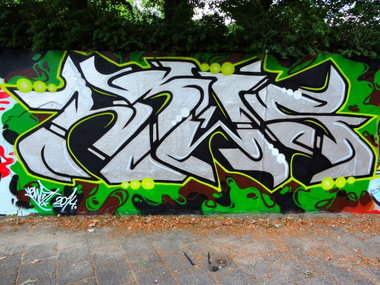 Graffiti Wall - Photo by Newsu