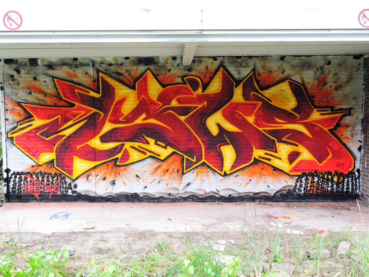 Graffiti Wall - Photo by Newsu
