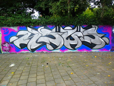 Graffiti Wall - Photo by Newsu