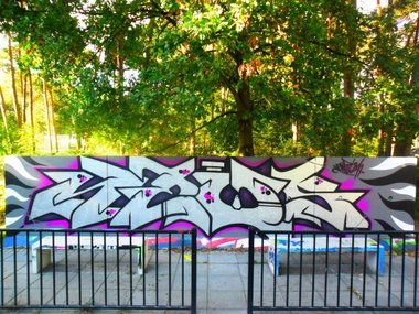 Graffiti Wall - Photo by Newsu