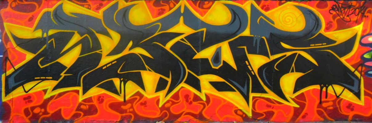 Graffiti Wall - Photo by Newsu