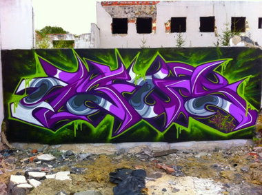 Graffiti Wall - Photo by Newsu