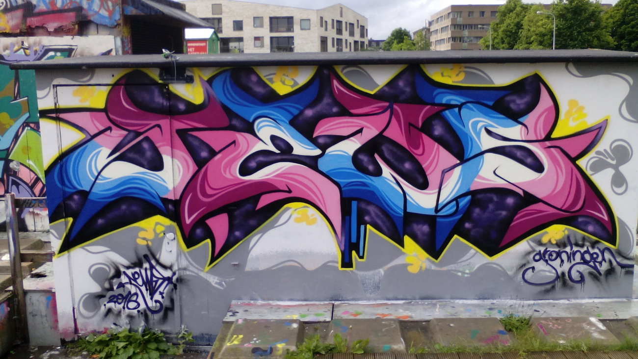 Graffiti Wall - Photo by Newsu