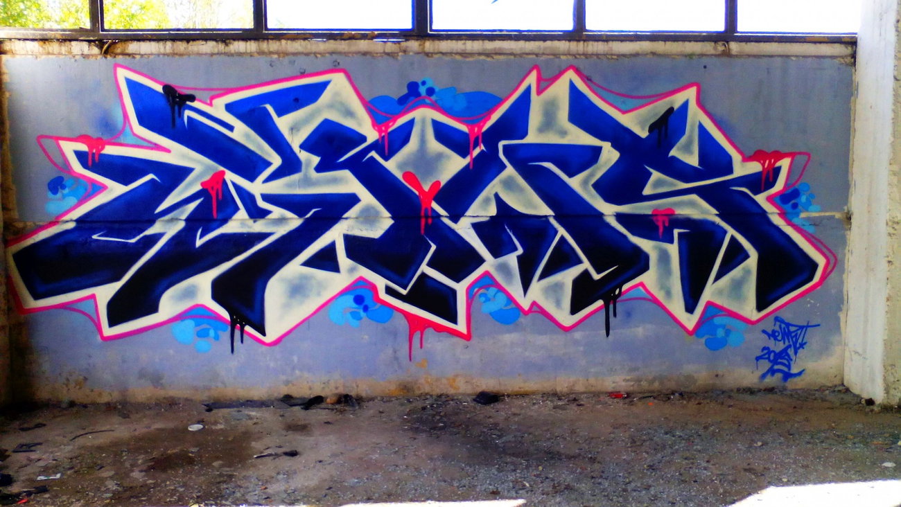 Graffiti Wall - Photo by Newsu