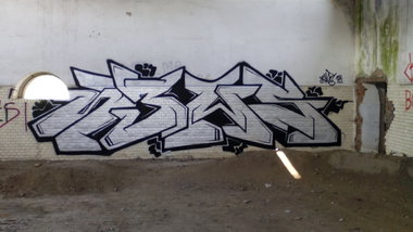 Graffiti Wall - Photo by Newsu