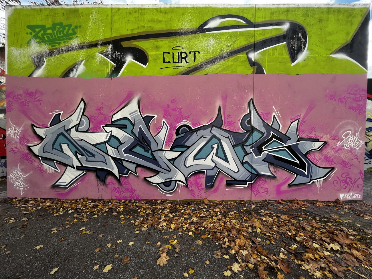 Graffiti Wall - Photo by Newsu