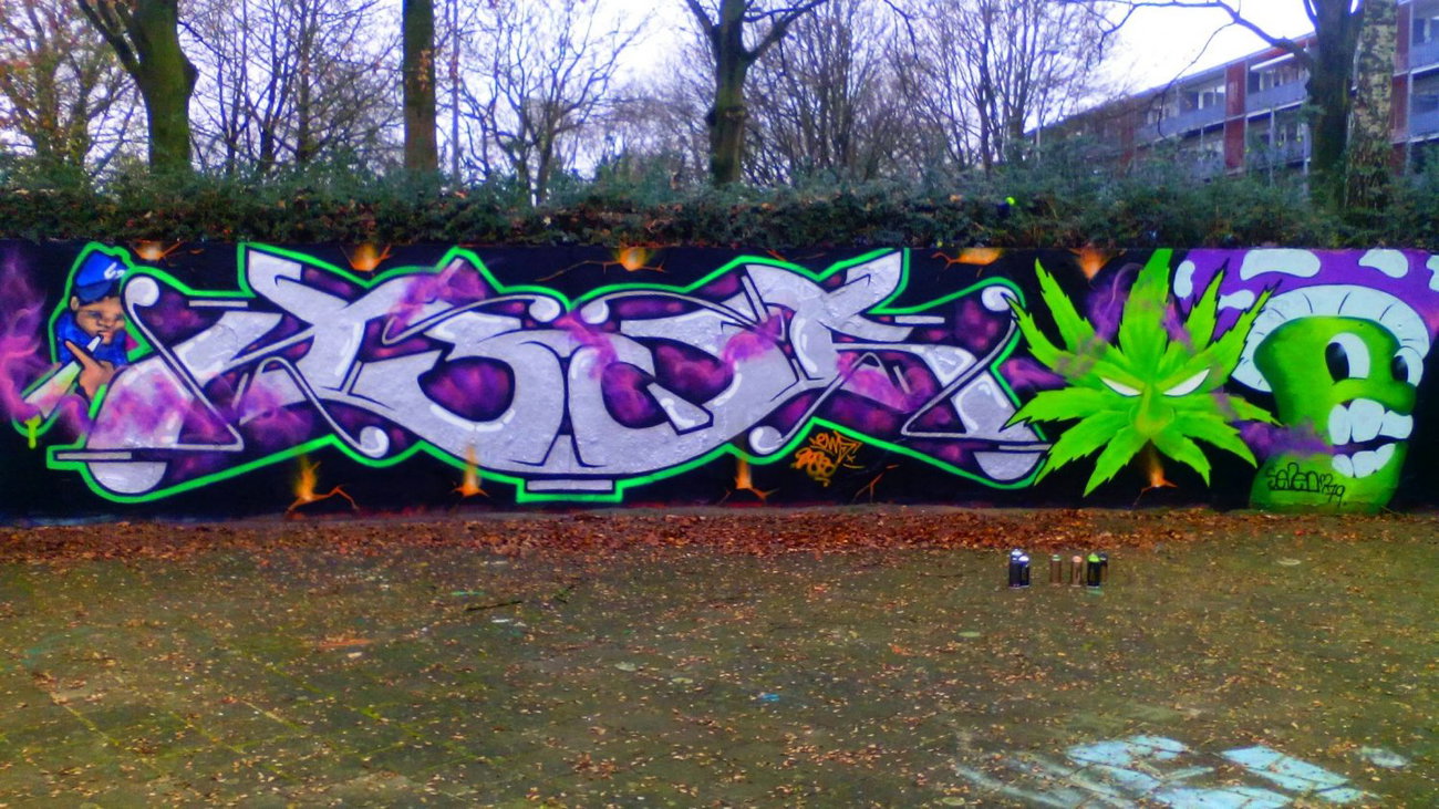 Graffiti Wall - Photo by Newsu