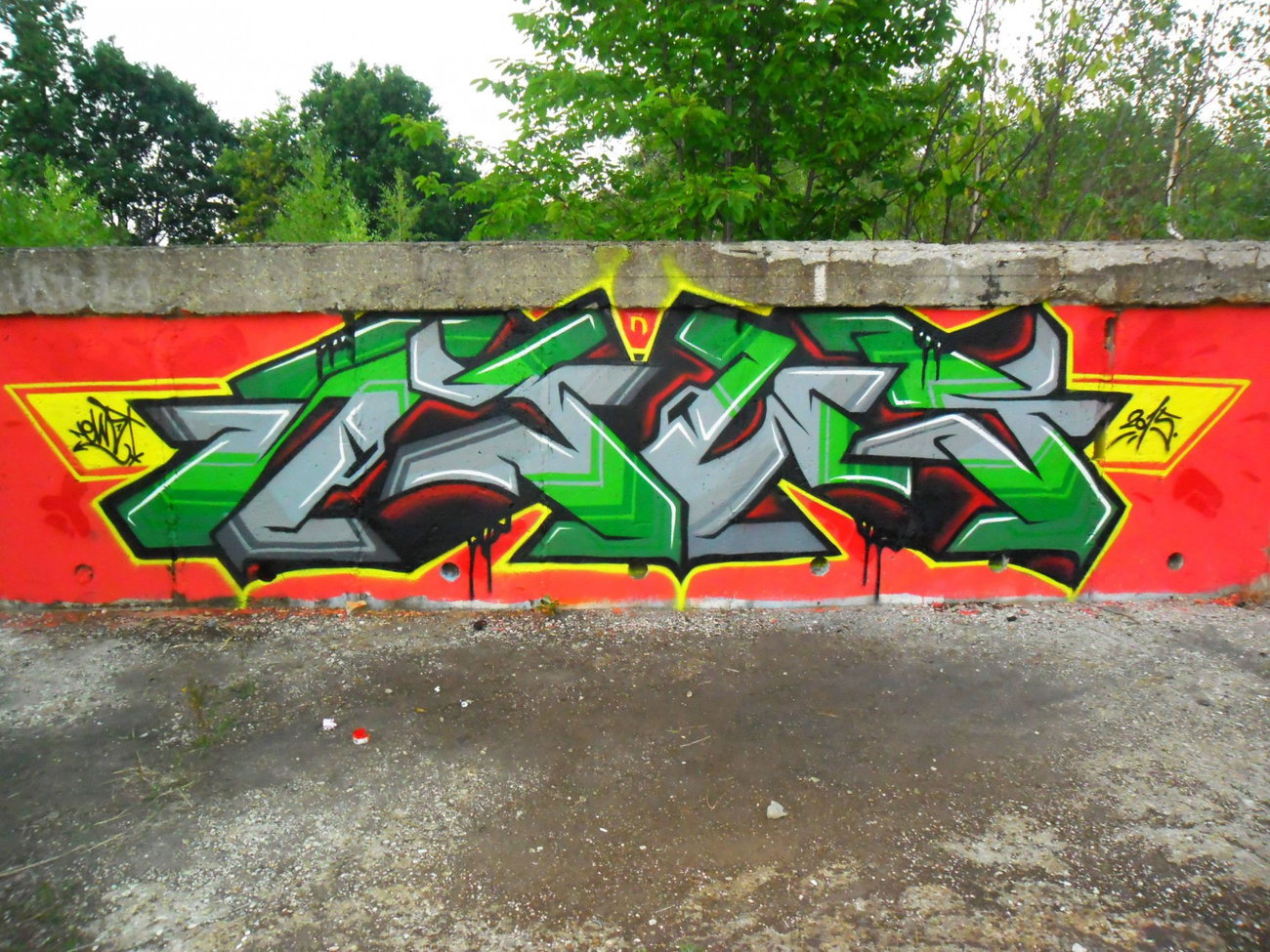 Graffiti Wall - Photo by Newsu
