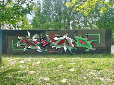 Graffiti Wall - Photo by Newsu