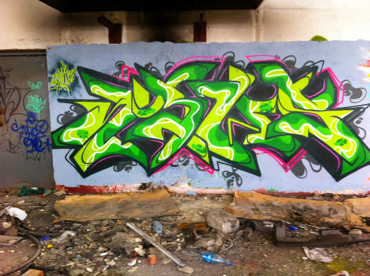 Graffiti Wall - Photo by Newsu
