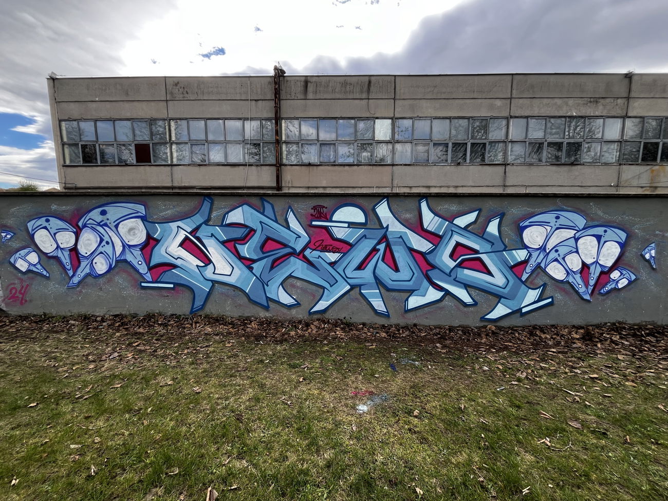 Graffiti Wall - Photo by Newsu