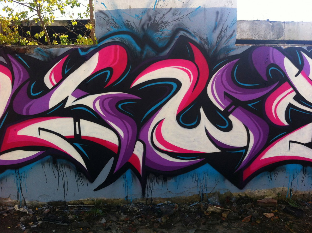 Graffiti Wall - Photo by Newsu