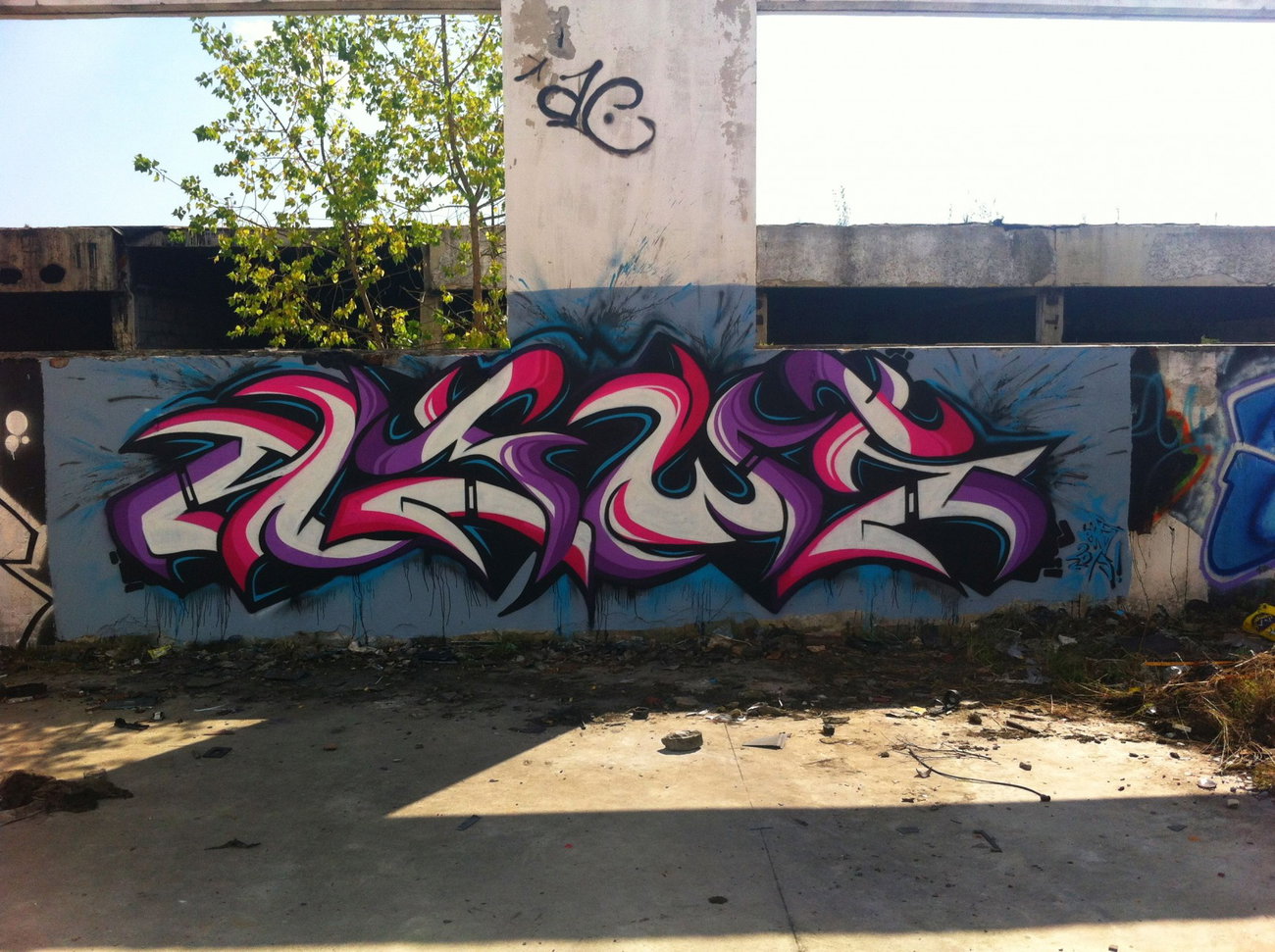 Graffiti Wall - Photo by Newsu