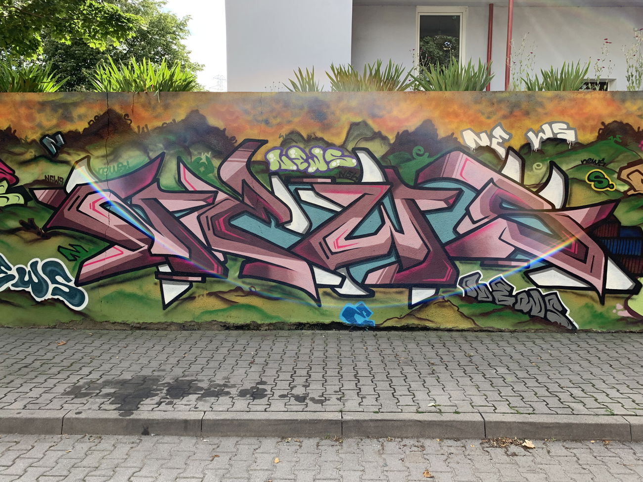 Graffiti Wall - Photo by Newsu