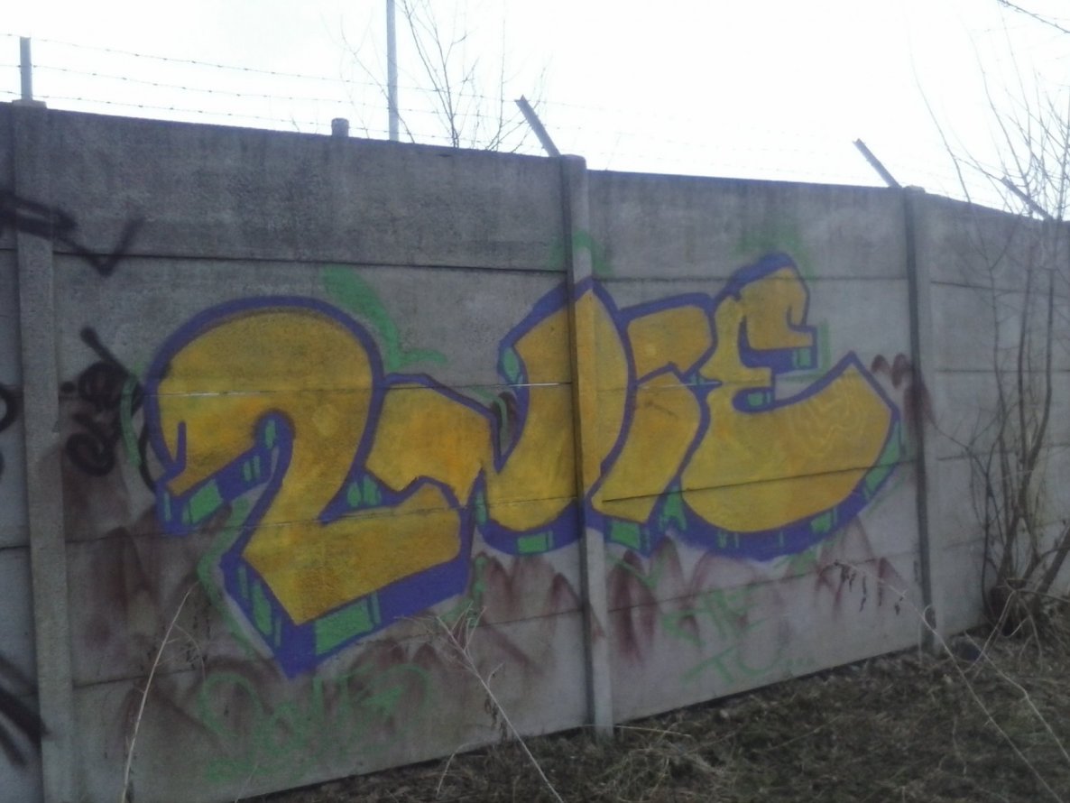 Graffiti Bombing - Photo by NieTu - 2nie, nie2, nietu (2015)