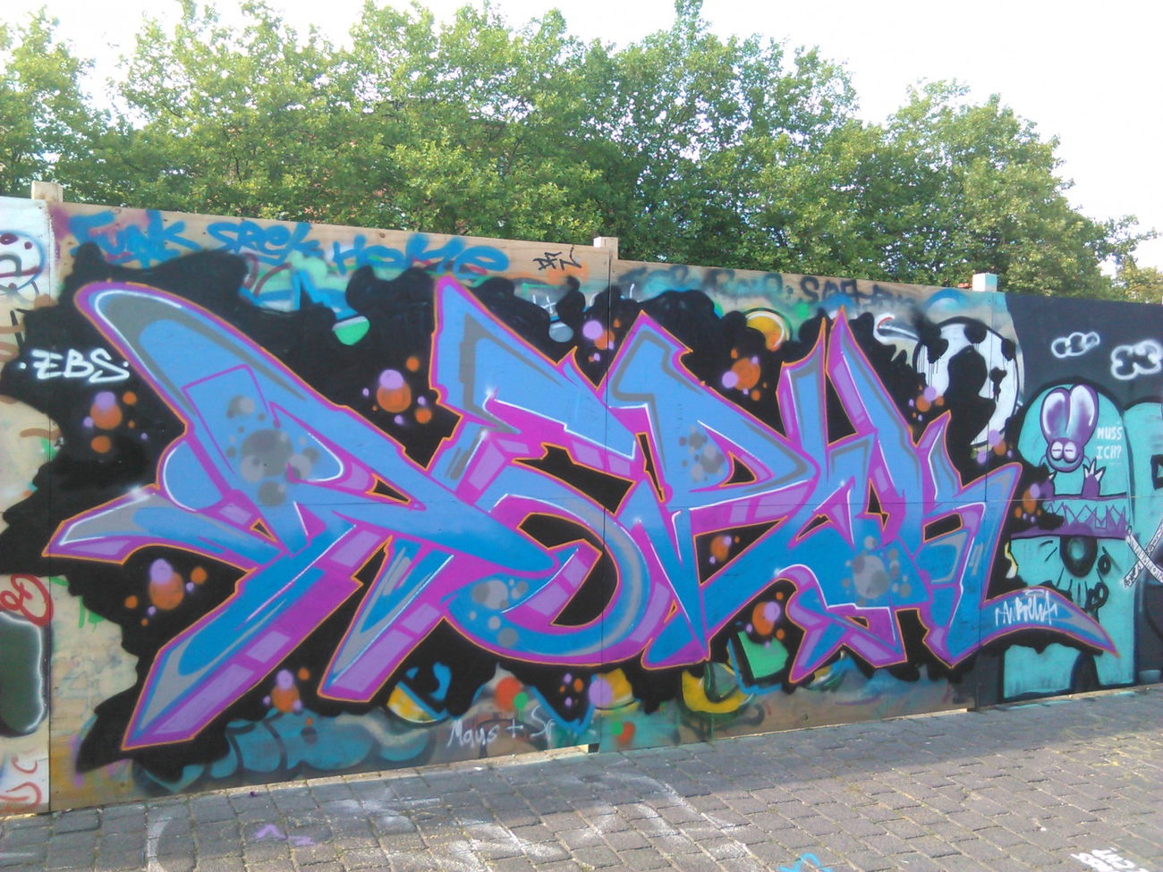 Graffiti Wall - Photo by Niggi