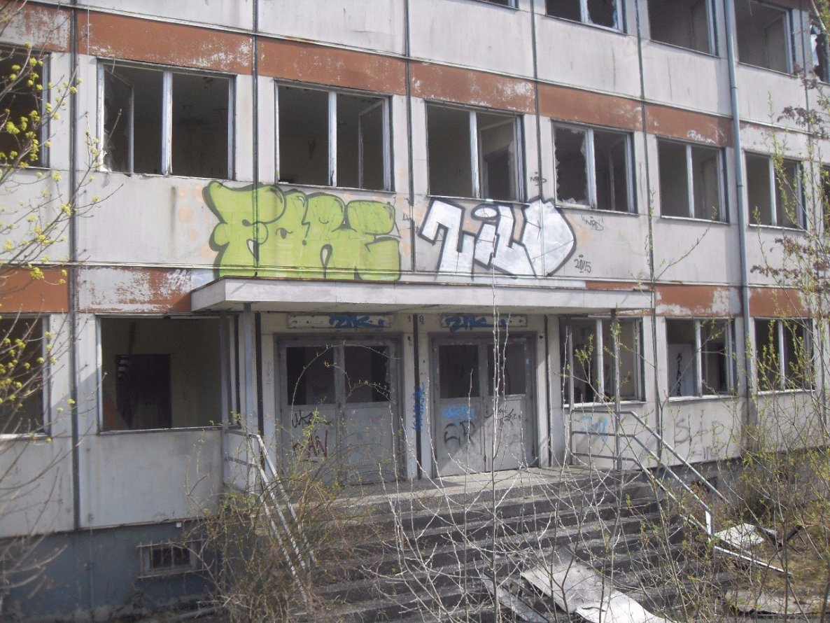 Graffiti Wall - Photo by NildbliN