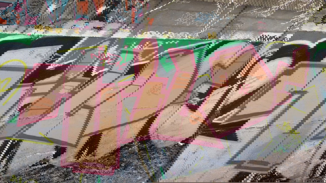 Graffiti Wall - Photo by NildbliN